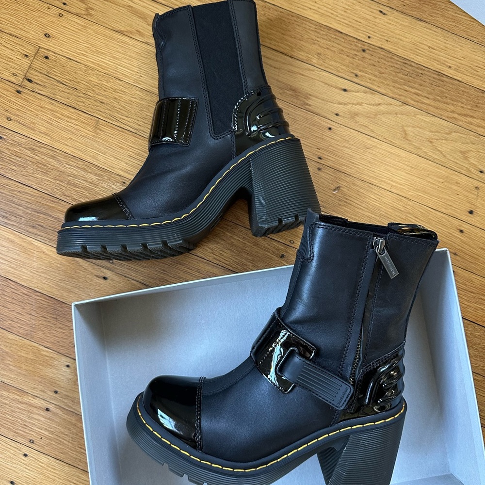 Dr Martens - GAYA ALTERNATIVE LEATHER HEELED CHELSEA BOOTS